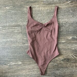 Aritzia Contour Sweetheart Bodysuit Coffee Bean